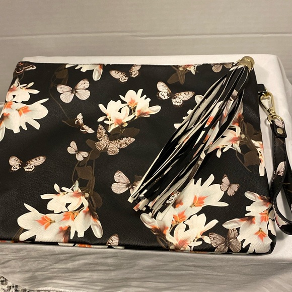 Kelly & Katie Handbags - Kelly And Katie Black Floral Clutch Bag